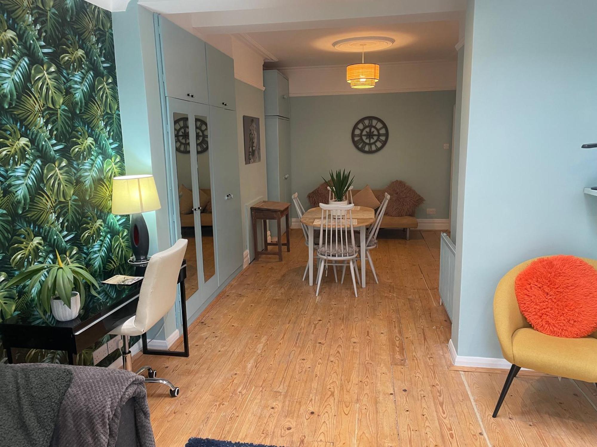 Right By Leigh Broadway Private Garden Large Ground Fl Apt Southend-on-Sea Eksteriør bilde